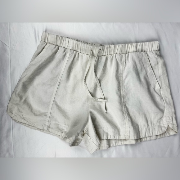 Universal Thread Pants - Universal Threat White Linen Shorts w/Pockets
